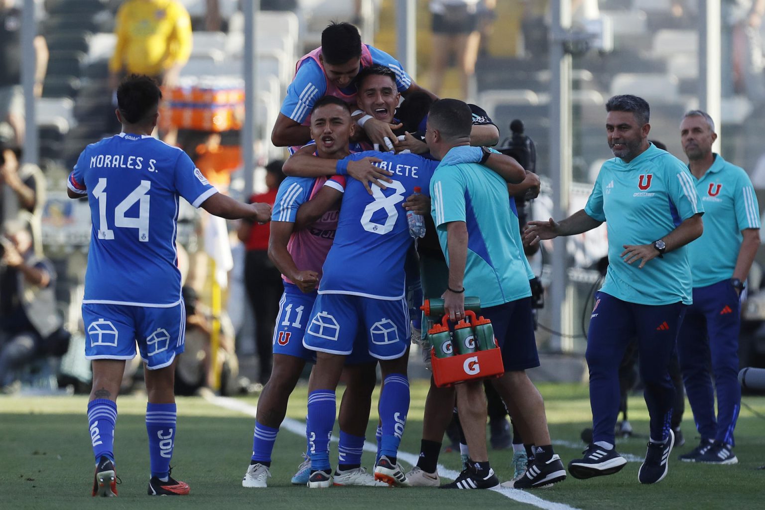 Fotografía de archivo en la que se registró una celebración de jugadores del club chileno de fútbol Universidad de Chile, en el Estadio Monumental de Santiago. EFE/Osvaldo Villarroel