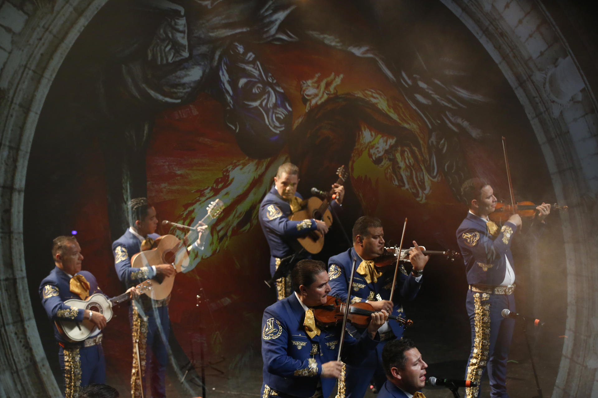 Mariachis se presentan en el marco del 31 Encuentro Internacional del Mariachi y la Charrería este martes, en la ciudad de Guadalajara, Jalisco (México). EFE/ Francisco Guasco
