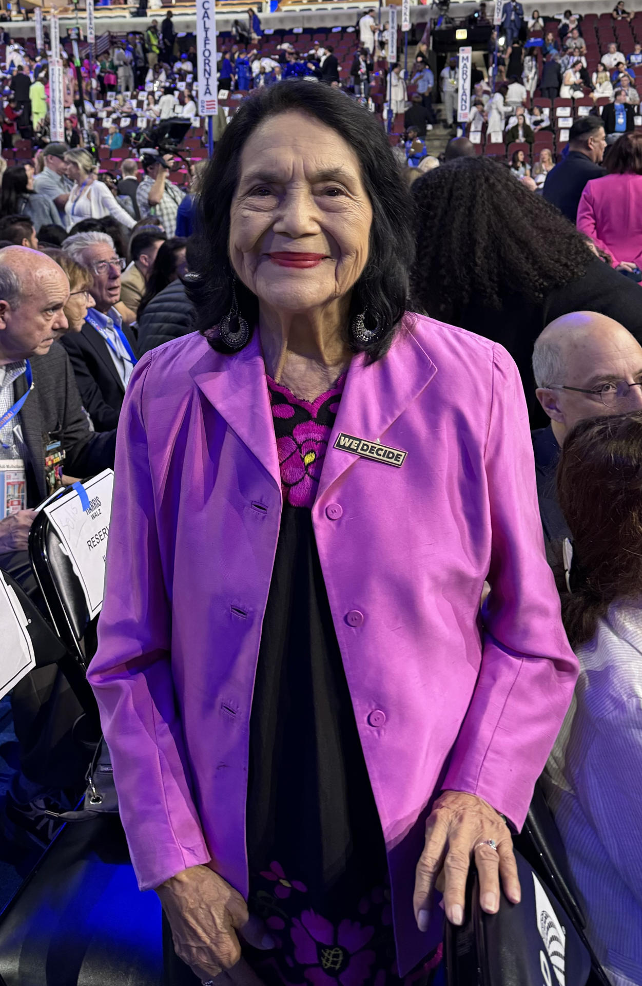 La líder sindicalista estadounidense Dolores Huerta asiste a la Convención Nacional Demócrata este jueves en Chicago (Estados Unidos). EFE/ Octavio Guzmán
