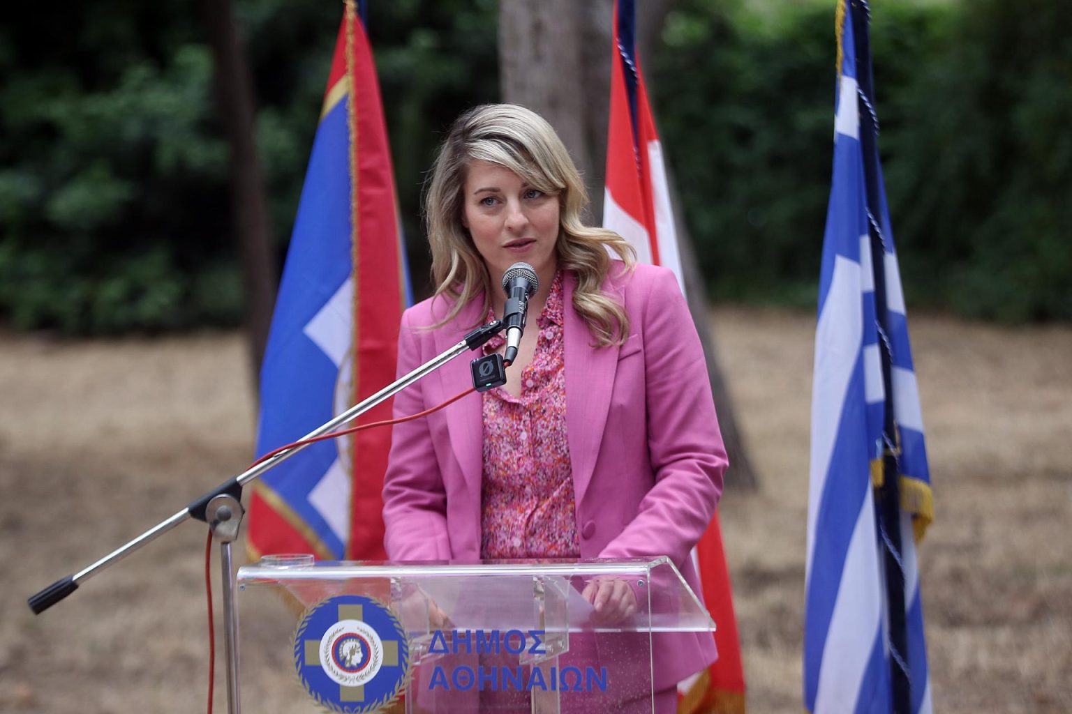 Fotografía de archivo del 17 de abril de 2024 de la ministra de Exteriores canadiense, Mélanie Joly, hablando desde Atenas (Grecia).  EFE/ Orestis Panagiotou NO SALES EPA ZONE