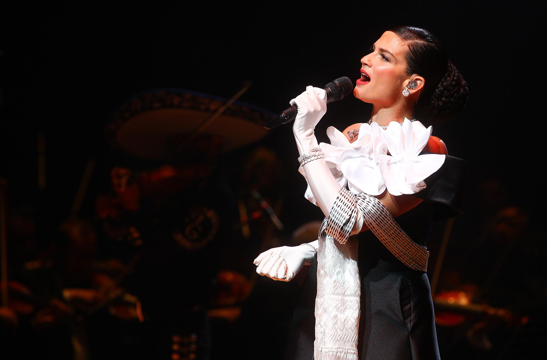 La cantante española Natalia Jiménez se presenta durante un concierto, el 27 de agosto de 2024, en el Teatro Bicentenario de la ciudad de León, en Guanajuato (México). EFE/Luis Ramírez
