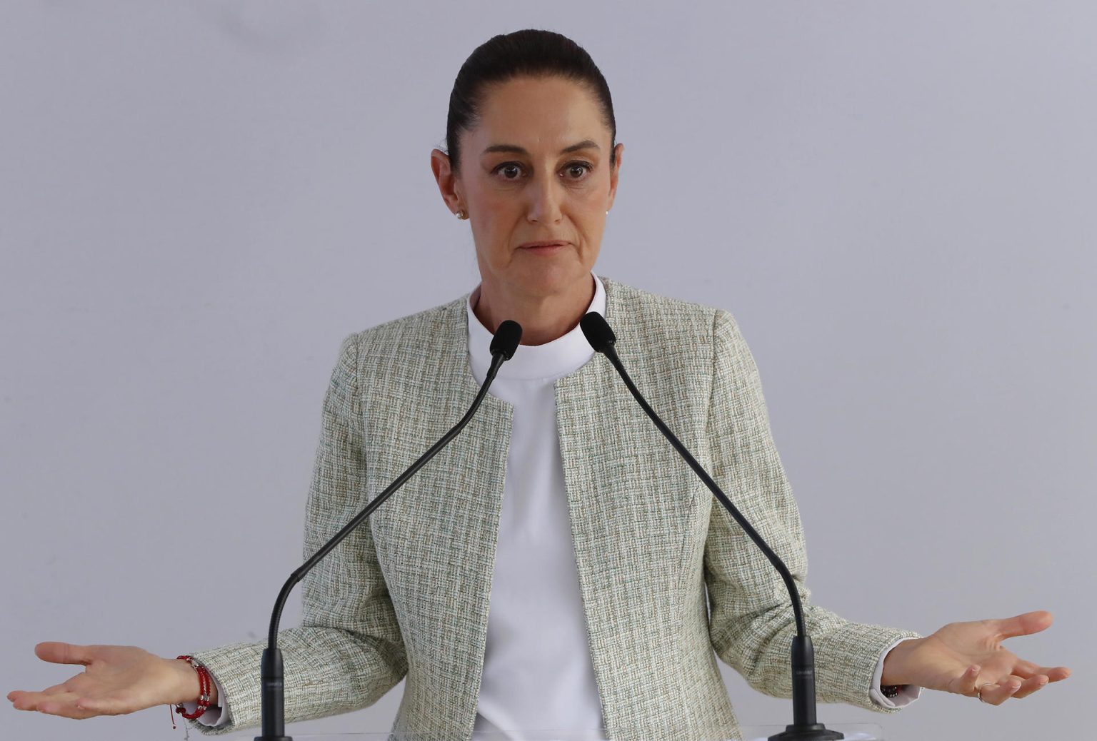 La presidenta electa de México, Claudia Sheinbaum, habla durante una conferencia de prensa este lunes, en la Ciudad de México (México). EFE/Mario Guzmán