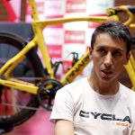 El ciclista colombiano Egan Bernal habla durante la presentación de la carrera aficionada Gran Fondo de Ciclismo de Bogotá. EFE/ Mauricio Dueñas Castañeda