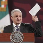 El presidente de México, Andrés Manuel López Obrador, habla en su rueda de prensa matutina este jueves, en Palacio Nacional de la Ciudad de México (México). EFE/ Isaac Esquivel