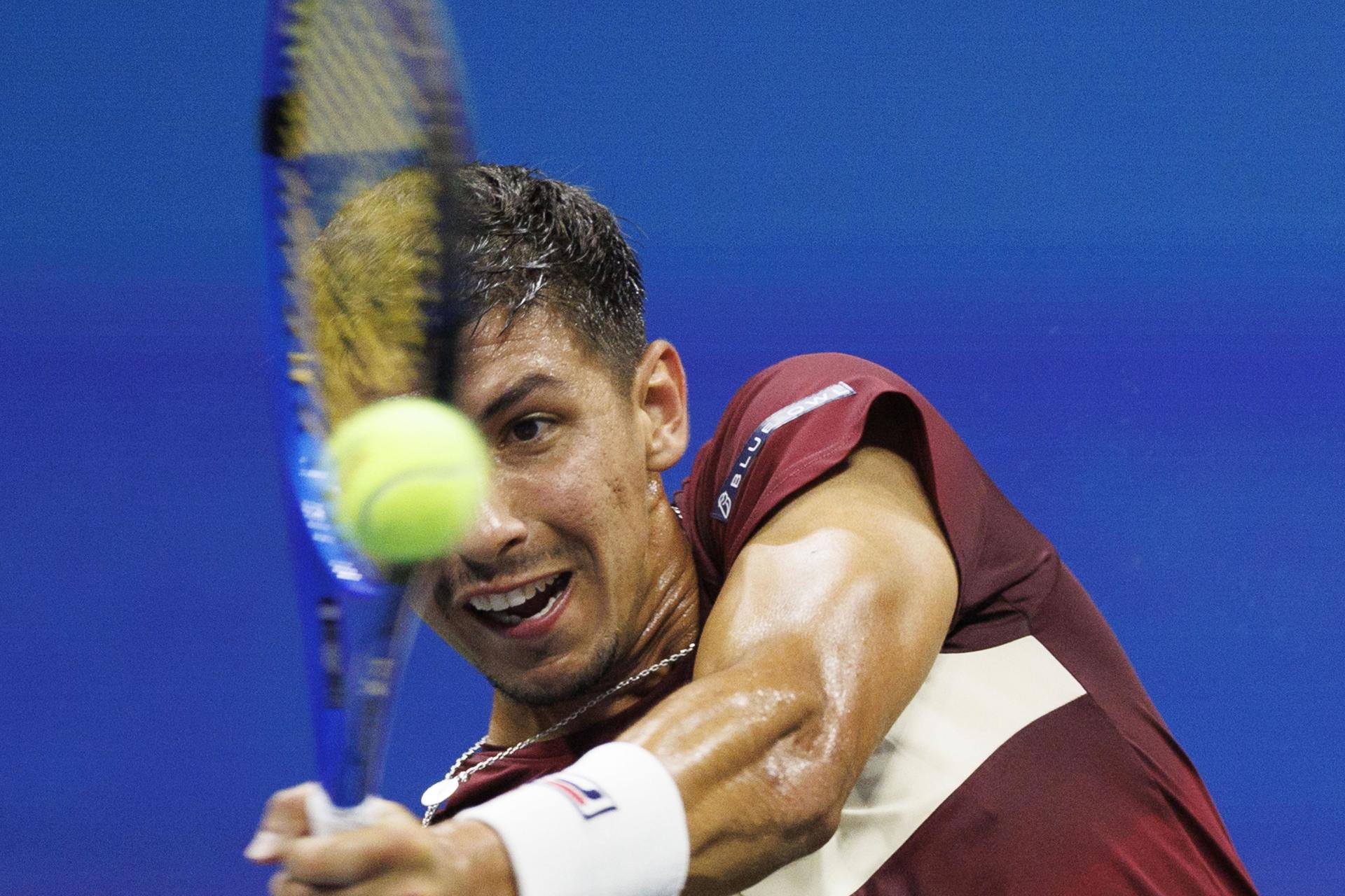 Flushing Meadows (United States), 30/08/2024.- Alexei Popyrin of Australia in action against Novak Djokovic of Serbia, during their third round match of the US Open Tennis Championships at the USTA Billie Jean King National Tennis Center in Flushing Meadows, New York, USA, 30 August 2024. The US Open tournament runs from 26 August through 08 September. (Tenis, Nueva York) EFE/EPA/CJ GUNTHER
