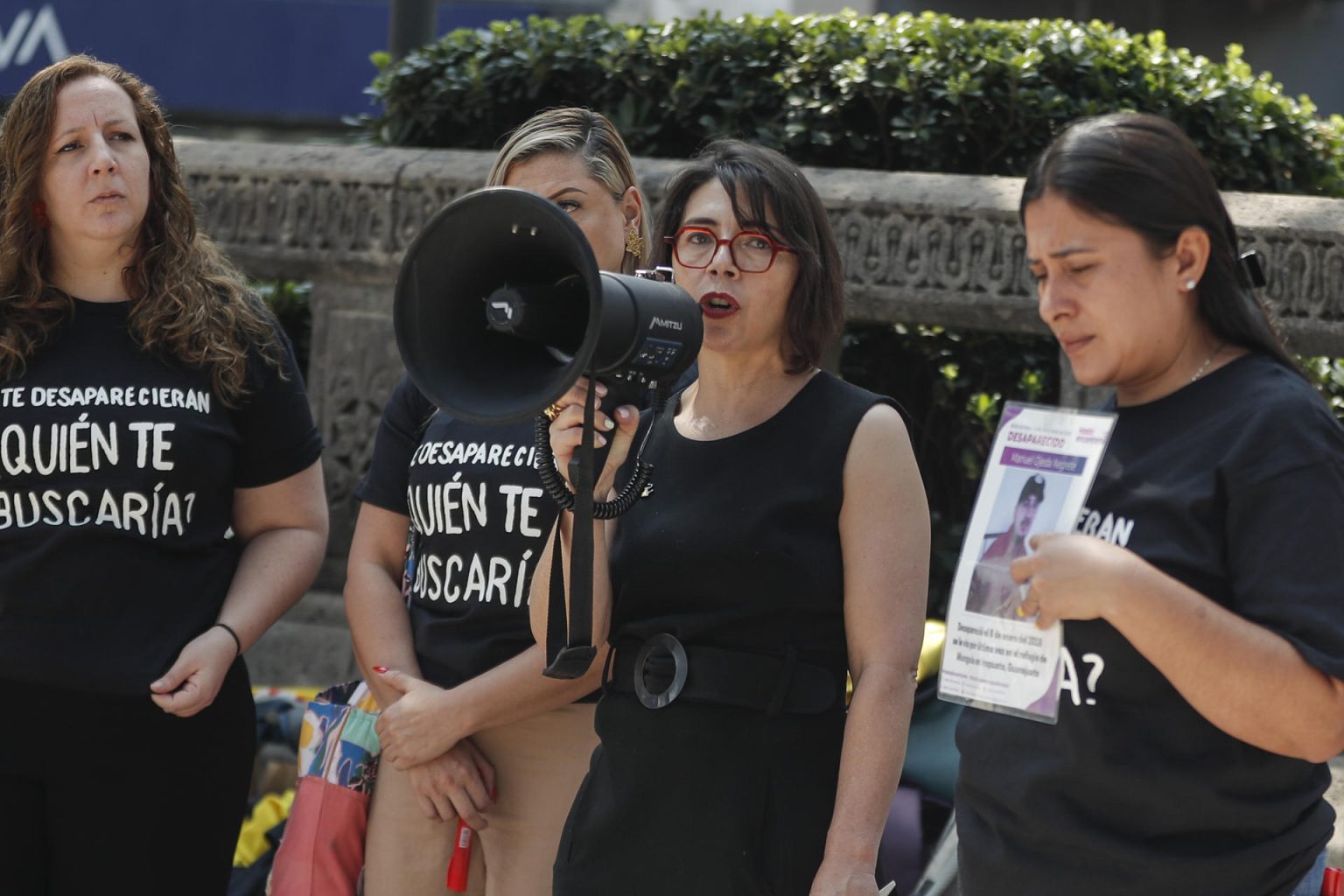 Integrantes del colectivo 'Hasta Encontrarte' participan en el lanzamiento de la campaña y el informe ‘Buscar Sin Miedo’, este jueves en Ciudad de México (México). EFE/ Isaac Esquivel