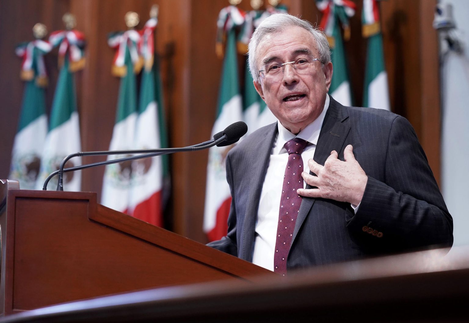 Fotografía de archivo que muestra al gobernador de Sinaloa, Rubén Rocha Moya, mientras participa en un acto protocolario en la ciudad Culiacán, en Sinaloa (México). EFE/ Juan Carlos Cruz