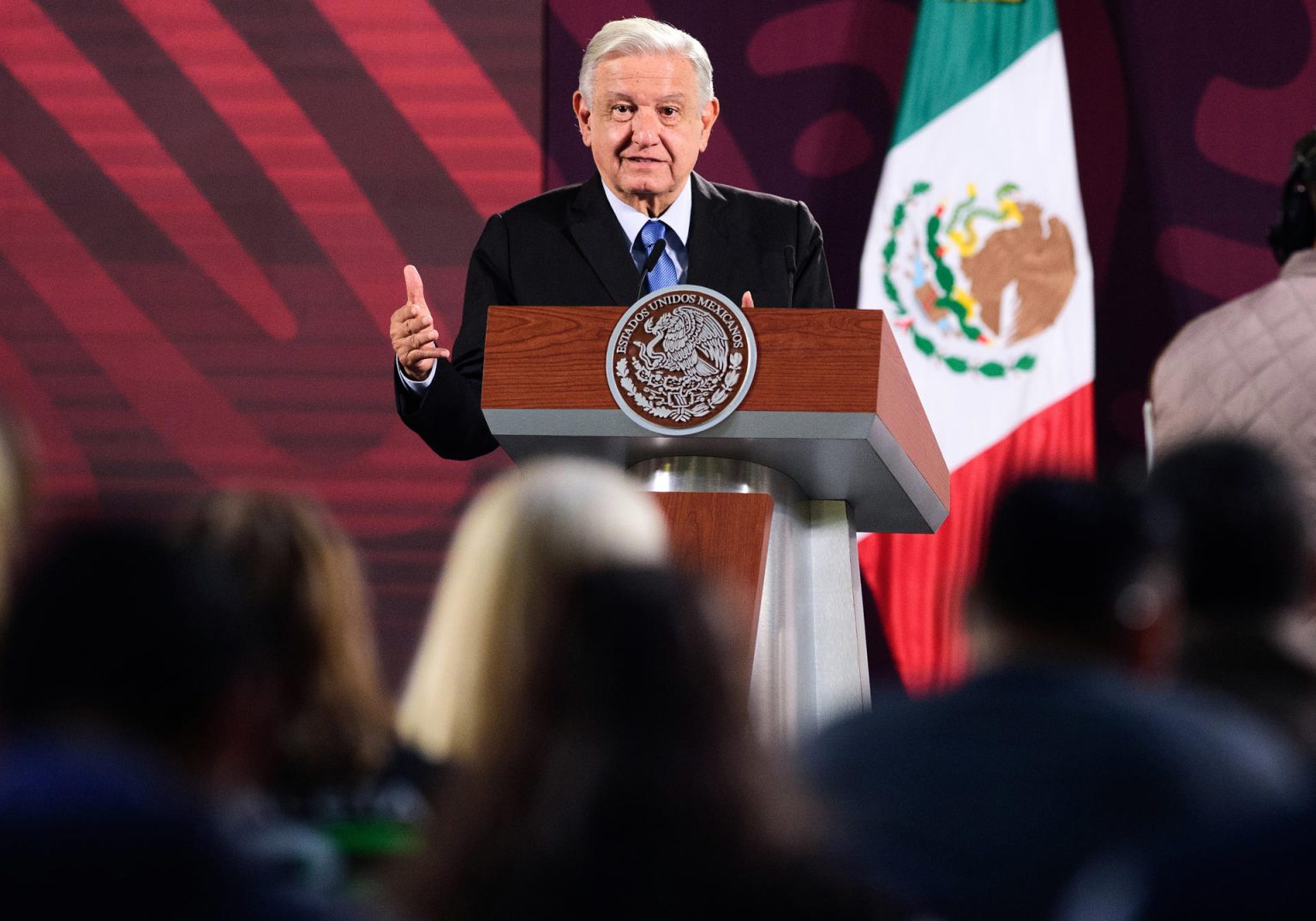 Fotografía cedida por la presidencia de México del mandatario mexicano, Andrés Manuel López Obrador, hablando en una rueda de prensa en Palacio Nacional este miércoles, en la Ciudad de México (México). EFE/Presidencia de México/SOLO USO EDITORIAL/SOLO DISPONIBLE PARA ILUSTRAR LA NOTICIA QUE ACOMPAÑA(CRÉDITO OBLIGATORIO)