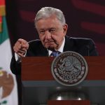 El presidente de México, Andrés Manuel López Obrador, habla durante su rueda de prensa matutina este martes, en Palacio Nacional en Ciudad de México (México). EFE/ Mario Guzmán