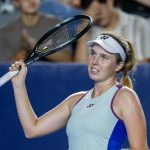 La tenista checa Linda Noskova celebra la victoria ante la estadounidense Emma Navarro, este viernes durante un partido de la semifinal del Abierto de Tenis de Monterrey. EFE/ Miguel Sierra