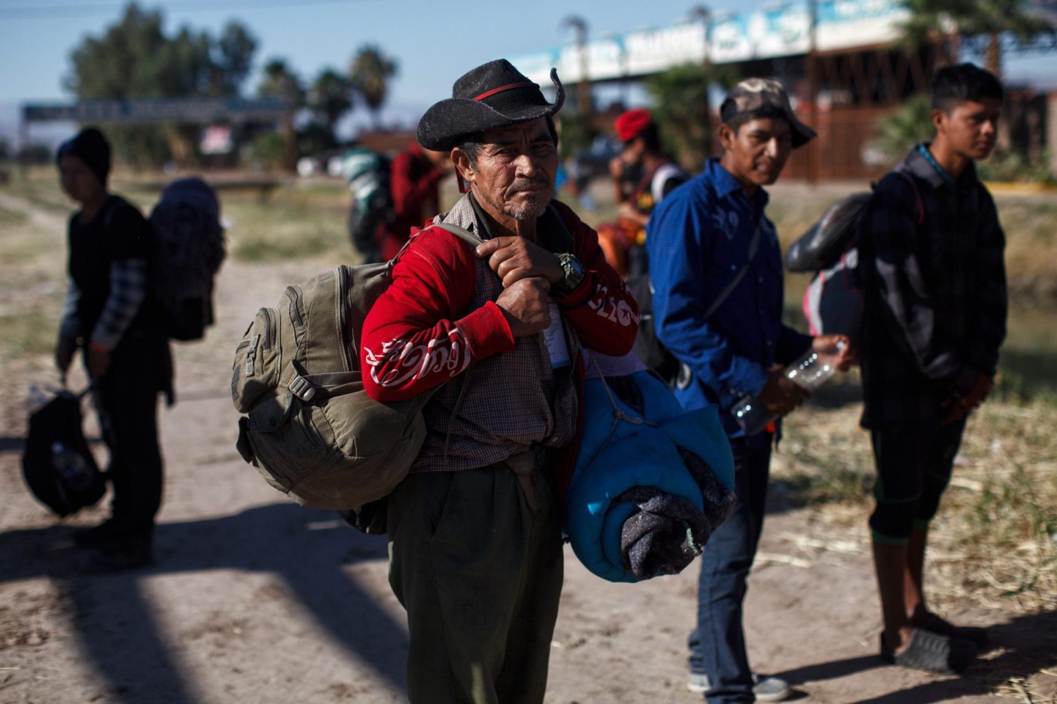 Imagen de archivo de personas que forman parte de la caravana migrante y que continúan su trayecto haciala fronteriza Tijuana (México). EFE/María de la Luz Ascencio