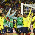 Fotografía de archivo, tomada en febrero de 2023, en la que se registró a jugadores de la selección colombiana sub-20 de fútbol al celebrar una victoria sobre Ecuador, durante la fase final del Campeonato Sudamericano de la categoría, el estadio El Campín de Bogotá (Colombia). EFE/Mauricio Dueñas