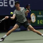 Jannik Sinner venció este sábado por 6-1, 6-4 y 6-2, al australiano Christopher O'Connell y se plantó en los octavos de final del Abierto de EE.UU. EFE/EPA/CJ GUNTHER