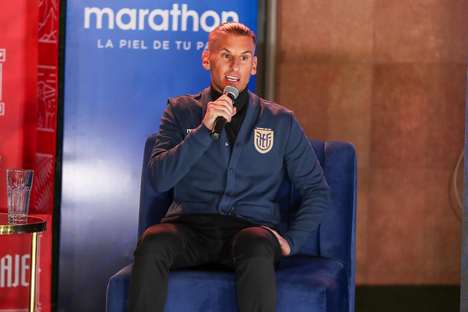 Fotografía de archivo en la que se registró al nuevo seleccionador del equipo nacional masculino de fútbol de Ecuador, el argentino Sebastián Beccacece, durante una conferencia de prensa, en Quito (Ecuador). EFE/José Jácome