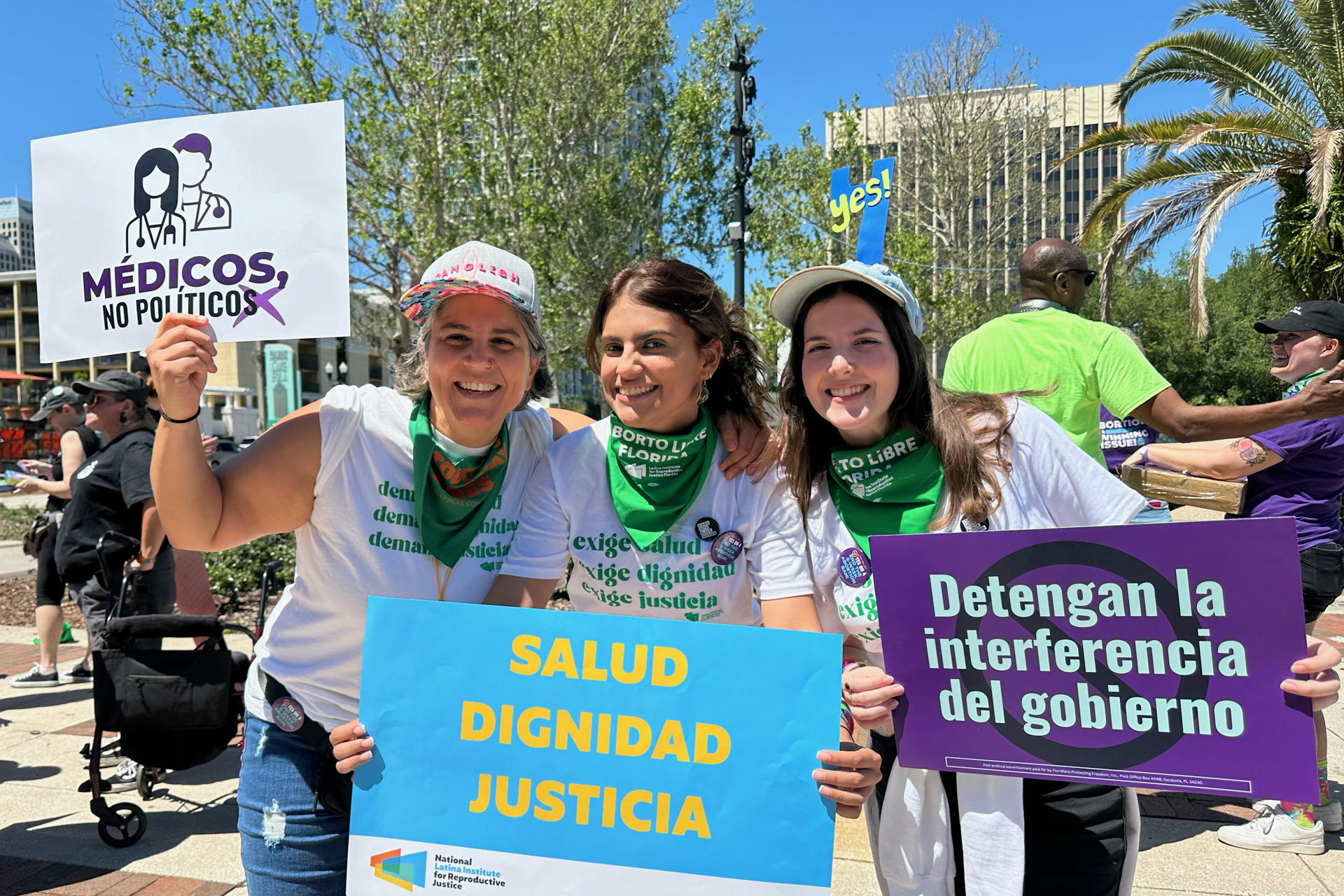 Fotografía del 13 de abril cedida por el Instituto Nacional para la Justicia Reproductiva de las Latinas (Latina Institute) de personas posando en un evento a favor del aborto en Miami (Estados Unidos). EFE/ Latina Institute /SOLO USO EDITORIAL/SOLO DISPONIBLE PARA ILUSTRAR LA NOTICIA QUE ACOMPAÑA (CRÉDITO OBLIGATORIO)
