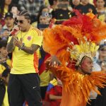 El artista colombiano Ryan Castro (i) se presenta en la inauguración de la Copa Mundial Femenina sub-20. EFE/ Mauricio Dueñas Castañeda