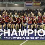 Fotografía de archivo, tomada el 28 de agoto de 2022, en la que se registró a jugadoras de la selección española de fútbol al celebrar la obtención del título del Mundial femenino sub-20 de la FIFA, tras derrotar a Japón en la final, en el estadio Nacional de San José (Costa Rica). EFE/Jeffrey Arguedas