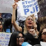 Trabajadores del poder judicial protestan en contra de la reforma impulsada por el oficialismo, este miércoles en Ciudad de México (México). EFE/Mario Guzmán