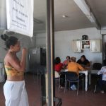 Migrantes descansan en el albergue 'Tierra de Oro' en espera de resolver su situación migratoria este viernes, en ciudad Juárez (México). EFE/ Luis Torres