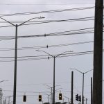 Fotografía de la distribución del tendido eléctrico de unos semáforos en una calle de Bayamón municipio en el valle costero norteño de Puerto Rico. Imagen de archivo. EFE/ Thais Llorca