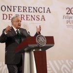 El presidente de México, Andrés Manuel López Obrador, participa durante su conferencia de prensa matutina este viernes en Palacio Nacional, en la Ciudad de México (México). EFE/José Méndez