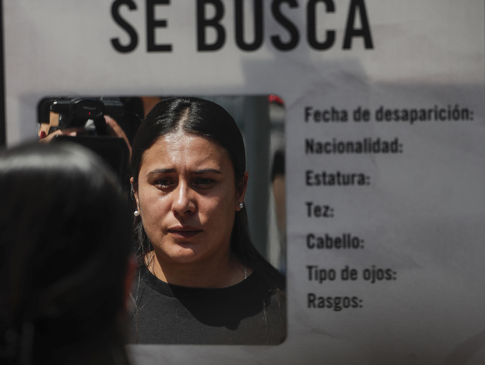 La madre buscadora e integrante del colectivo 'Hasta Encontrarte', Bibiana Mendoza, participa en el lanzamiento de la campaña y el informe ‘Buscar Sin Miedo’, este jueves en Ciudad de México (México). EFE/ Isaac Esquivel
