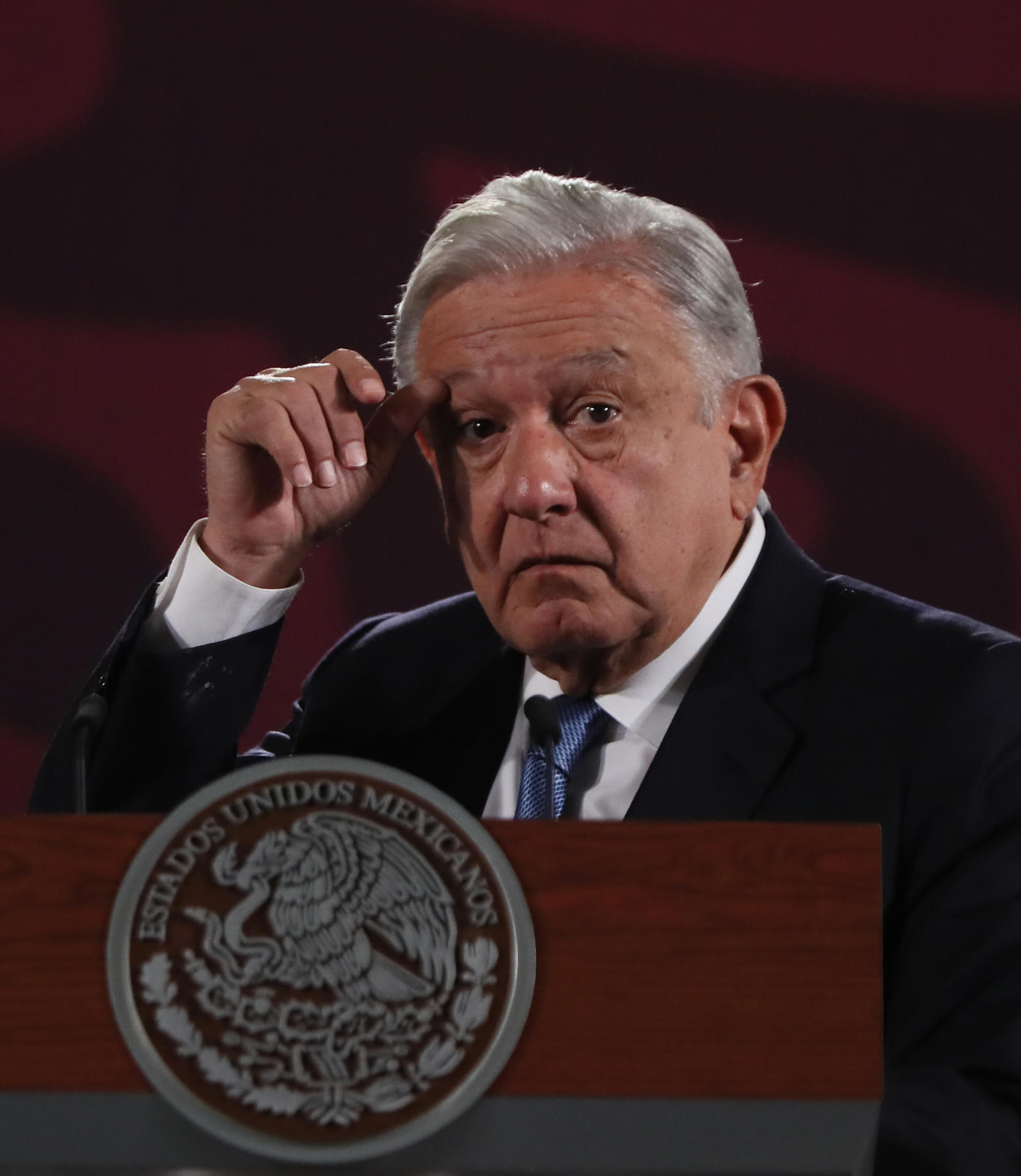 El presidente de México, Andrés Manuel López Obrador, habla durante su rueda de prensa matutina este martes, en Palacio Nacional en Ciudad de México (México). EFE/ Mario Guzmán
