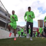 Jugadores de la selección boliviana de fútbol fueron registrados este lunes, 26 de agosto, durante un entrenamiento, en el estadio Hernando Siles en La Paz (Bolivia). Bolivia se prepara para enfrentar a Venezuela por las eliminatorias al Mundial FIFA de 2026. EFE/Luis Gandarillas