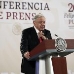 El presidente de México, Andrés Manuel López Obrador, participa durante su conferencia de prensa matutina este miércoles en Palacio Nacional de Ciudad de México (México). EFE/ José Méndez