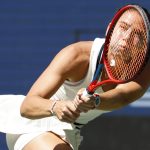 La estadounidense Emma Navarro avanzó este martes a las semifinales del Abierto de Estados Unidos. EFE/EPA/JOHN G. MABANGLO