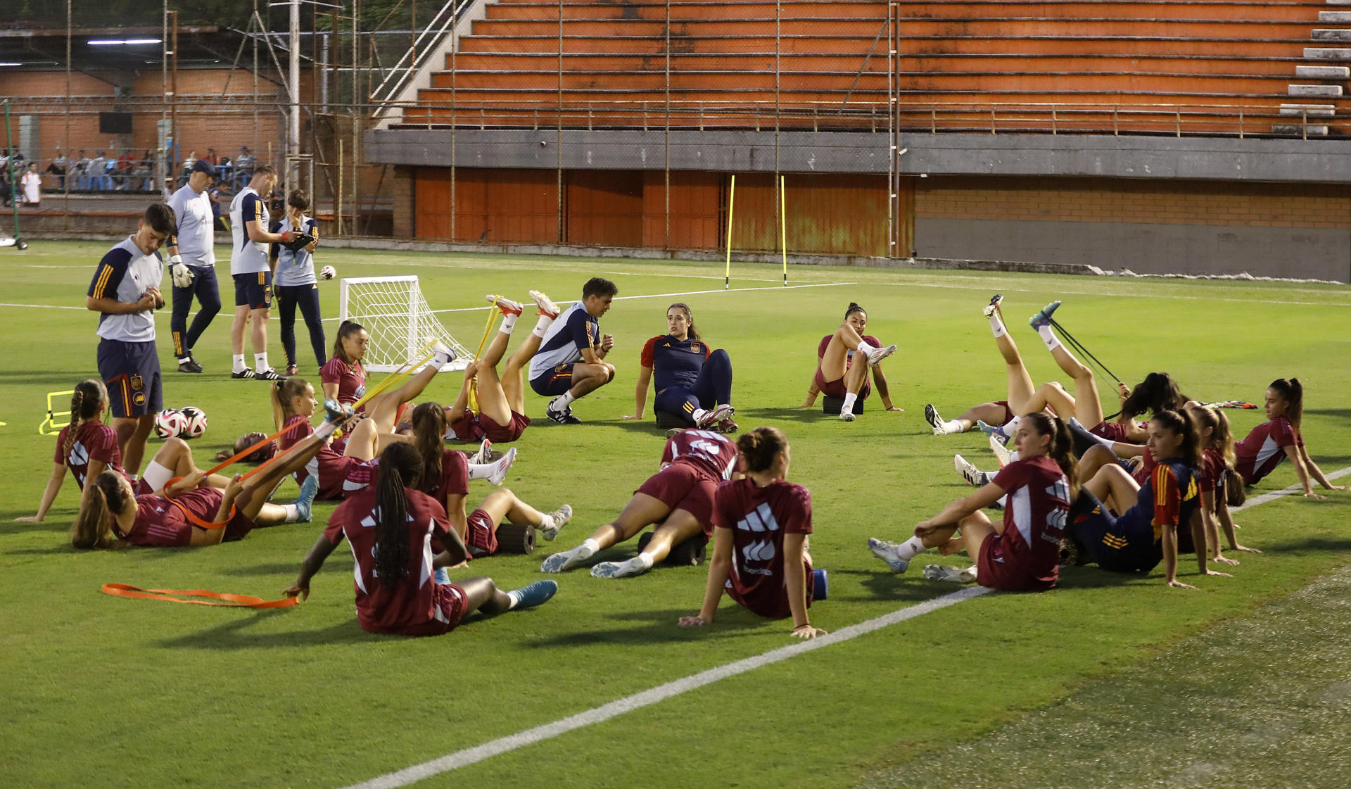 La selección española se instaló en Medellín y realizó en Envigado su primera práctica con miras al partido con Japón por los cuartos de final del Mundial sub-20 femenino. EFE/Luis Eduardo Noriega Arboleda
