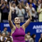 Aryna Sabalenka de Bielorrusia reacciona después de derrotar a Jessica Pegula de los Estados Unidos durante su partido de la final del Campeonato Abierto de Tenis de Estados Unidos. EFE/EPA/JOHN G. MABANGLO