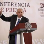 El presidente de México, Andrés Manuel López Obrador, participa durante su conferencia de prensa matutina este viernes en Palacio Nacional de la Ciudad de México (México). EFE/ José Méndez