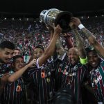 Fluminense, ganador en noviembre pasado de la Copa Libertadores 2023, destaca entre los cinco equipos brasileños que esta semana comienzan la lucha en cuartos de final de la edición 65 del torneo, al tiempo que la Copa Sudamericana, ya sin Liga de Quito, el campeón del año pasado, comienza la lucha de 8 equipos por cupos en las semifinales.  EFE/ Andre Coelho