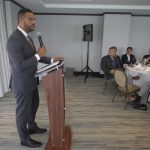 El candidato a la gobernación de Puerto Rico por el Partido Popular Democrático (PPD), Jesús Manuel Ortiz, habla durante un almuerzo empresarial organizado este, lunes por la Cámara de Comercio de España en Puerto Rico, en San Juan (Puerto Rico). EFE/ Thais Llorca