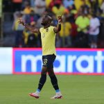 Enner Valencia de Ecuador celebra su gol este martes, en un partido de las eliminatorias sudamericanas para el Mundial de 2026. EFE/ José Jácome