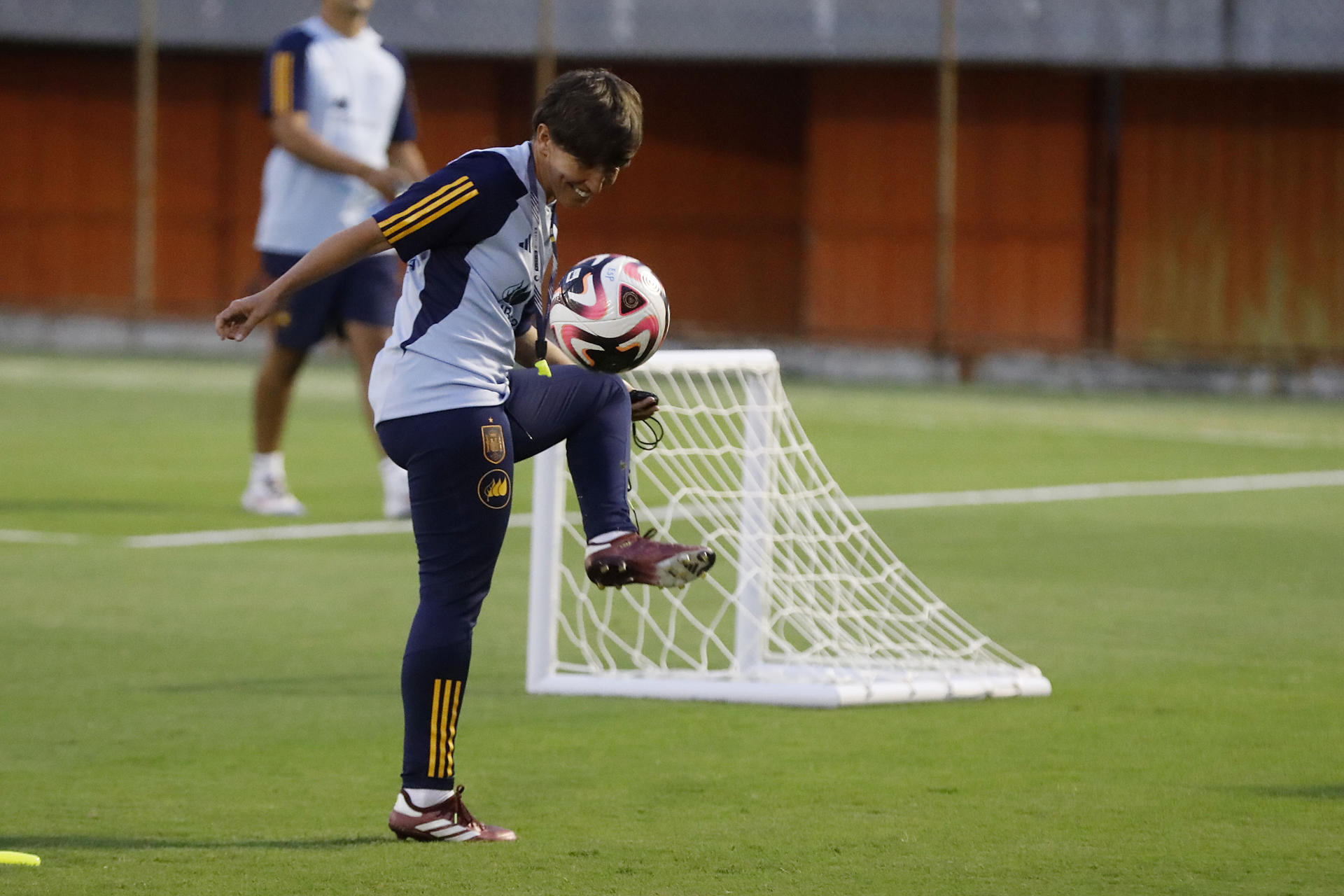 La seleccionadora de España, Sonia Bermúdez, durante la práctica de este viernes de su equipo en el Polideportivo Sur de Envigado (Colombia). EFE/Luis Eduardo Noriega Arboleda
