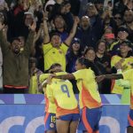 Las jugadoras de la selección sub-20 de Colombia celebraron este martes en Bogotá su clasificación a los octavos de final del Mundial de la categoría. EFE/ Carlos Ortega