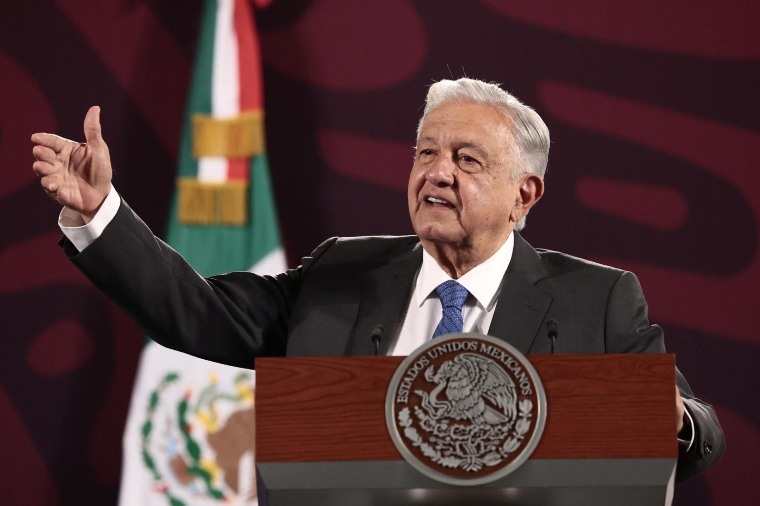 El presidente de México, Andrés Manuel López Obrador, participa durante su conferencia de prensa matutina este viernes en Palacio Nacional de la Ciudad de México (México). EFE/ José Méndez