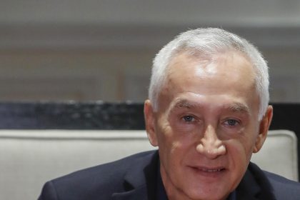 Fotografía de archivo fechada el 23 de junio de 2024 donde aparece el periodista de noticias mexicano Jorge Ramos durante una entrevista con EFE en la Ciudad de México (México). EFE/Mario Guzmán