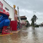 Fotografía de las inundaciones provocadas por el huracán Helene, este miércoles en el balneario de Cancún, en Quintana Roo (México). EFE/Alonso Cupul