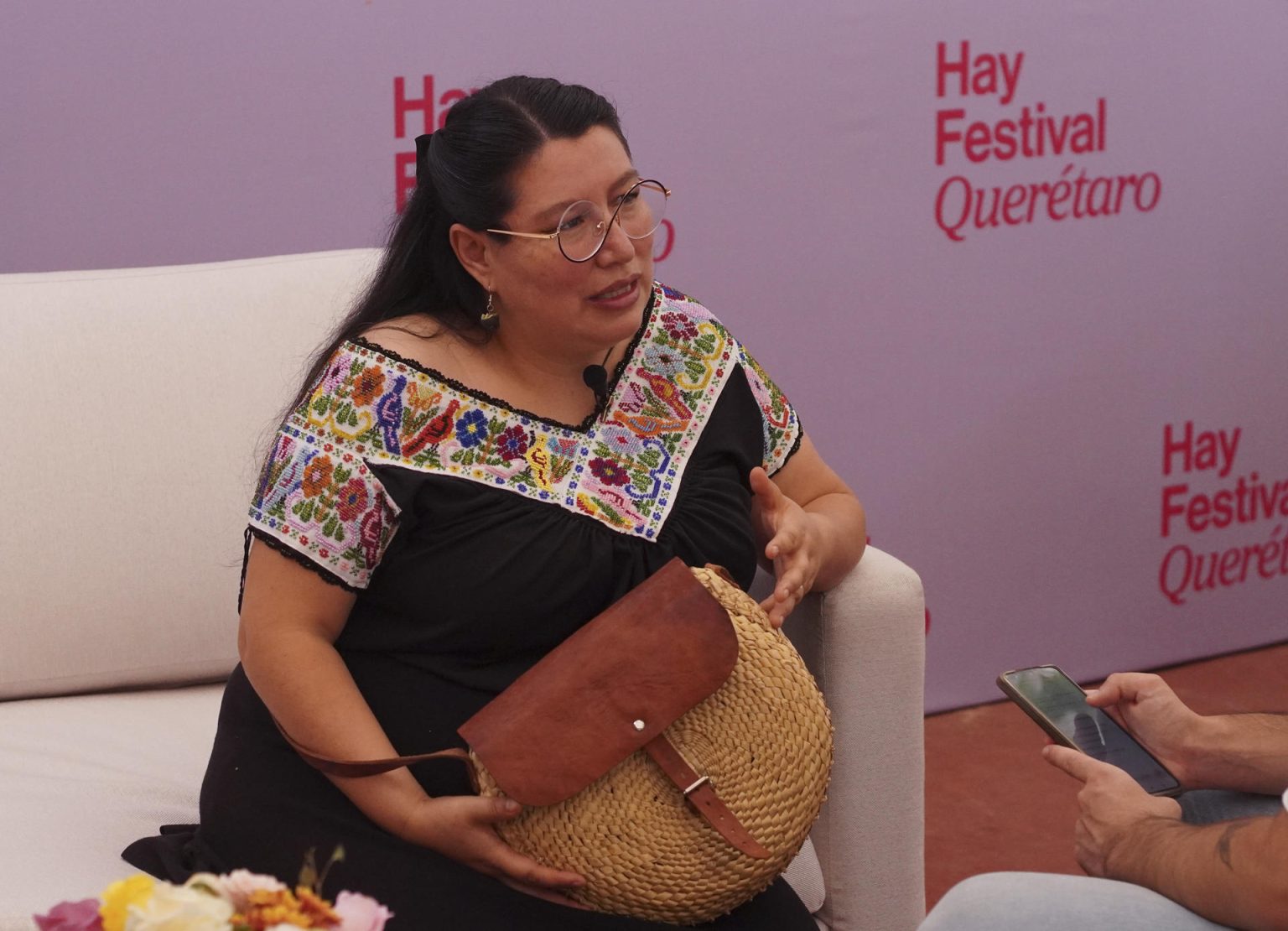 La lingüista y escritora mexicana Yásnaya Aguilar habla durante una entrevista con EFE, este lunes en la ciudad de Querétaro, Querétaro (México).  EFE/Sergio Adrián Ángeles