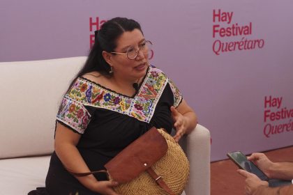 La lingüista y escritora mexicana Yásnaya Aguilar habla durante una entrevista con EFE, este lunes en la ciudad de Querétaro, Querétaro (México).  EFE/Sergio Adrián Ángeles