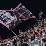 Fanáticos del Inter Miami muestran una bandera durante un partido de fútbol de la Major League Soccer (MLS). EFE/ Giorgio Viera