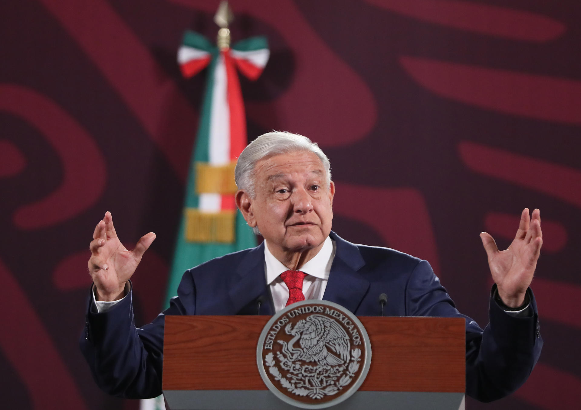 El presidente de México, Andrés Manuel López Obrador, habla durante su conferencia de prensa matutina este jueves, en Palacio Nacional en la Ciudad de México (México). EFE/ Mario Guzmán
