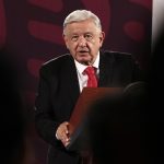 El presidente de México, Andrés Manuel López Obrador, participa durante su conferencia de prensa matutina este miércoles en Palacio Nacional de Ciudad de México (México). EFE/José Méndez