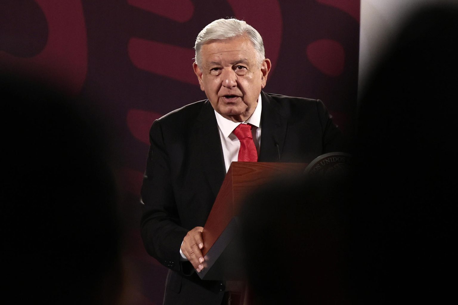 El presidente de México, Andrés Manuel López Obrador, participa durante su conferencia de prensa matutina este miércoles en Palacio Nacional de Ciudad de México (México). EFE/José Méndez