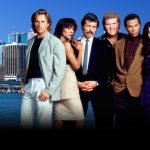 Fotograma cedido por NBCUniversal donde aparece el elenco de la serie Miami Vice, que se transmitió de abril de 1984 hasta finales de 1989, de izquierda a derecha, Don Johnson como James 'Sonny' Crockett, Olivia Brown como Trudy Joplin, Edward James Olmos como Martin Castillo, Michael Talbott como Stan Switek, Philip Michael Thomas como Ricardo 'Rico' Tubbs, Saundra Santiago como Gina Navarro Calabrese. EFE/NBCUniversal /SOLO USO EDITORIAL /NO VENTAS /SOLO DISPONIBLE PARA ILUSTRAR LA NOTICIA QUE ACOMPAÑA /CRÉDITO OBLIGATORIO