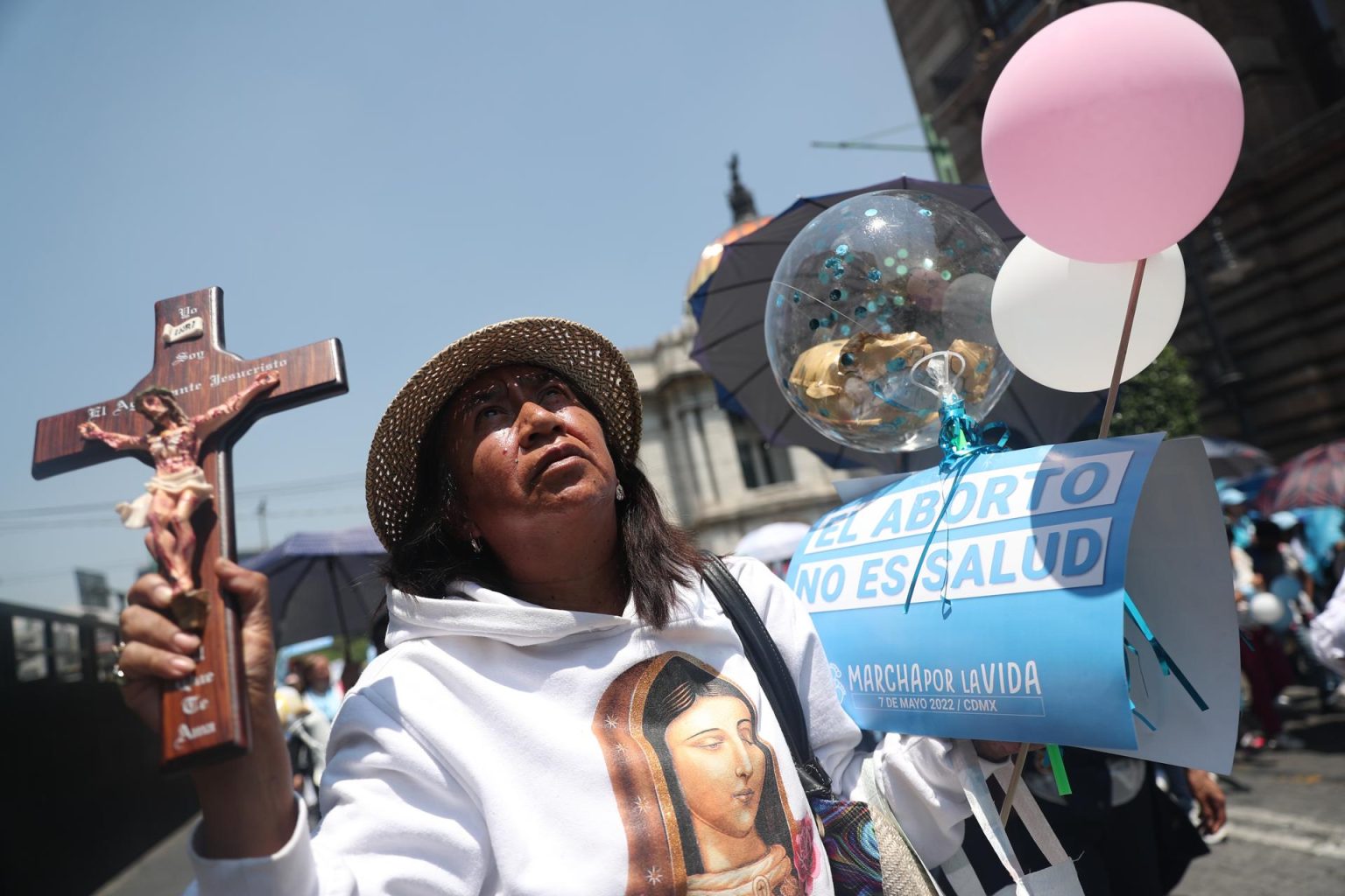 Imagen de archivo de una persona que marcha durante una manifestación en contra del aborto en Ciudad de México (México). EFE/ Sashenka Gutiérrez