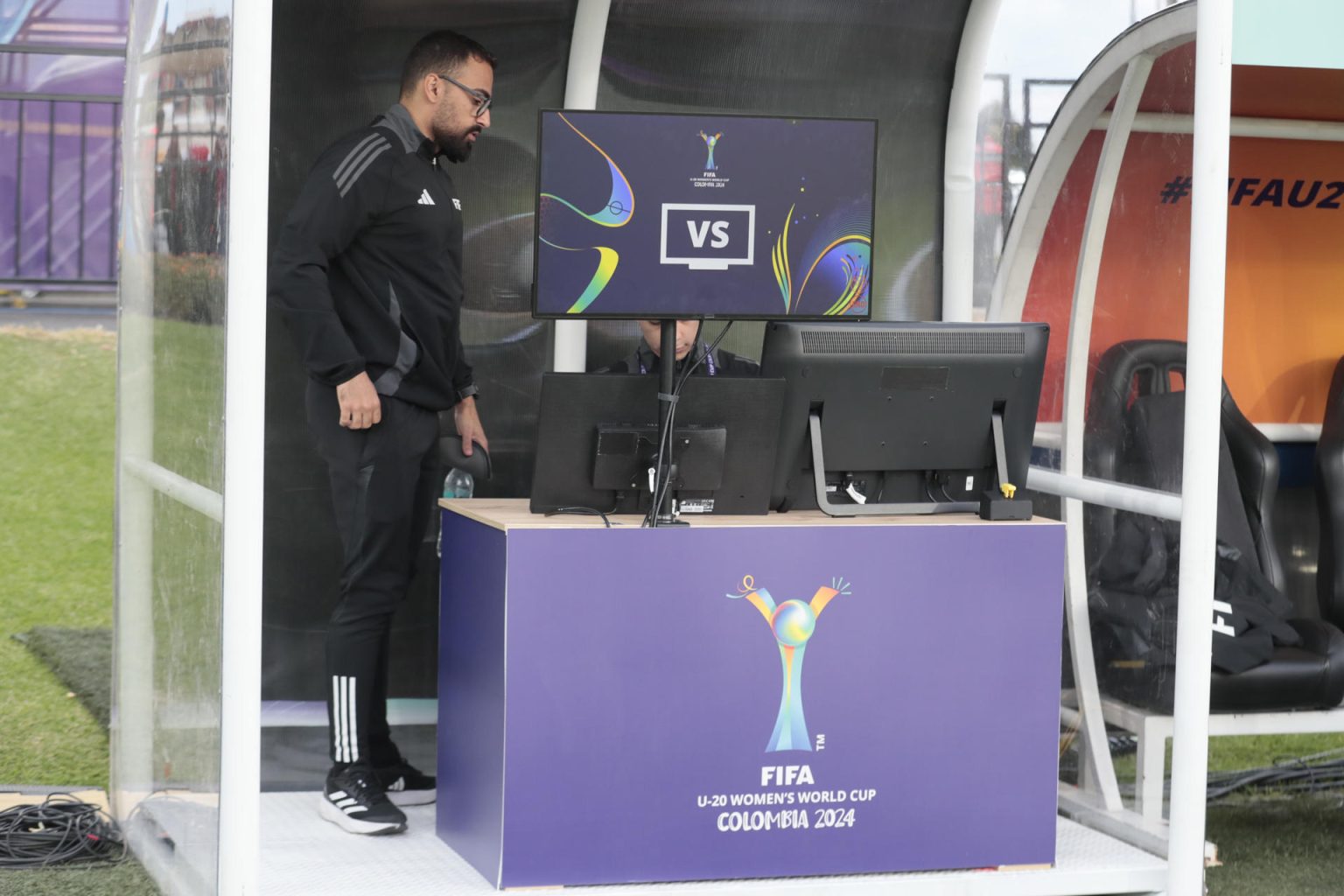 Fotografía del sistema de revisión de video (FSV) en un partido del grupo D de la Copa Mundial Femenina sub-20. EFE/ Carlos Ortega